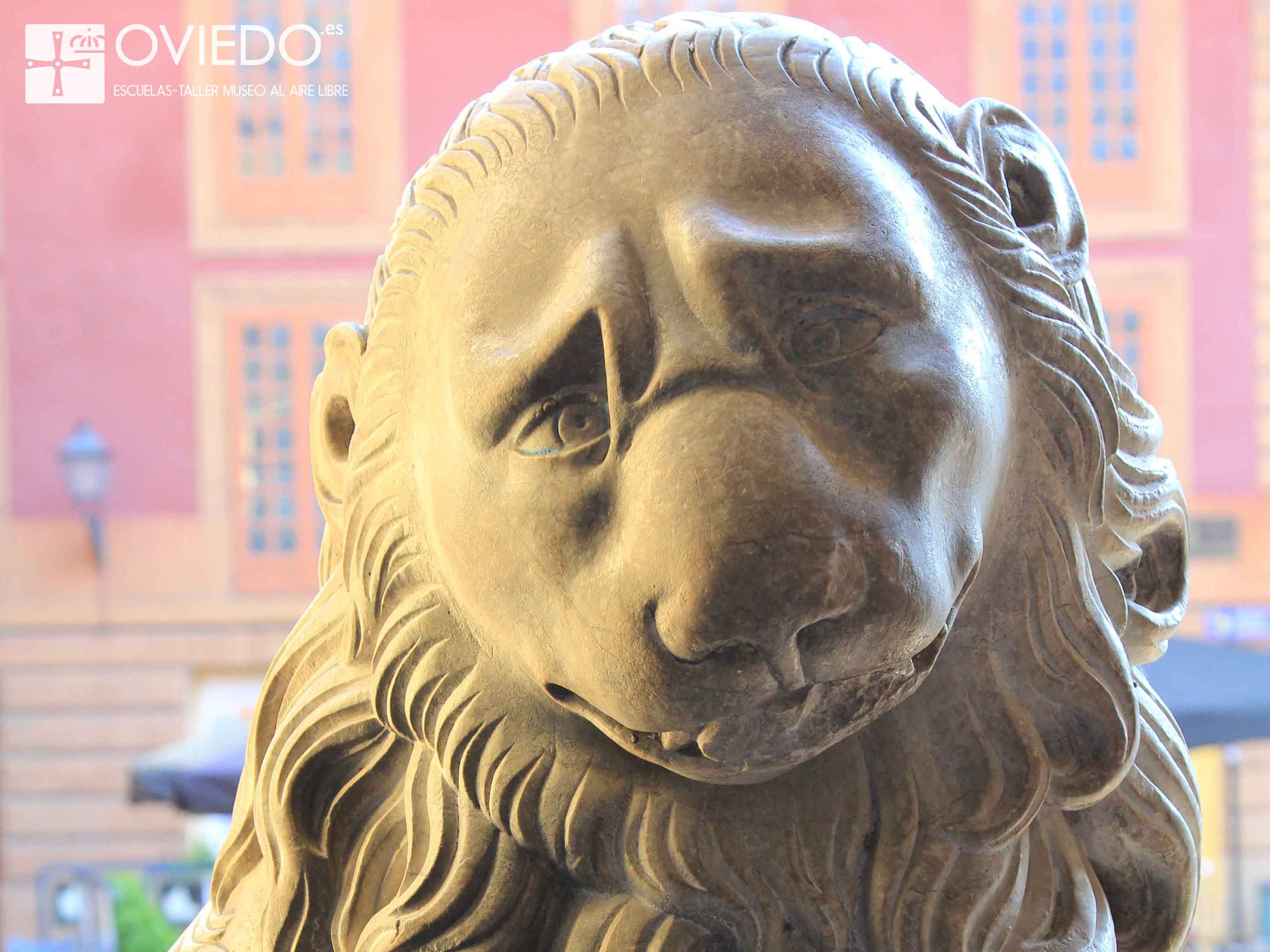 Escultura León